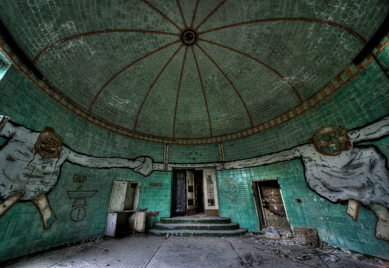 Illustration for article titled The Decaying Remains of Abandoned Hospitals